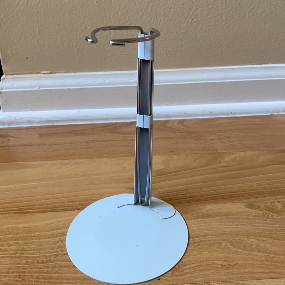 Doll holder stands all 4 - Picture 2 of 5